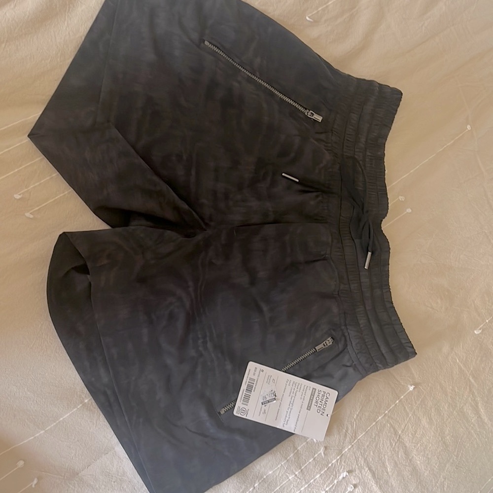 Breathable shorts with zip pockets.